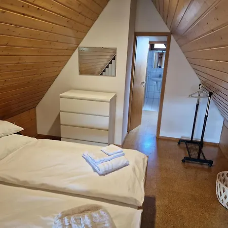 Crown 莱恩费尔登埃希特登